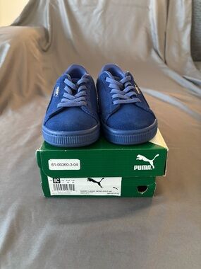 Puma Kids Suede Sneakers in Navy Blue with Gold Logo